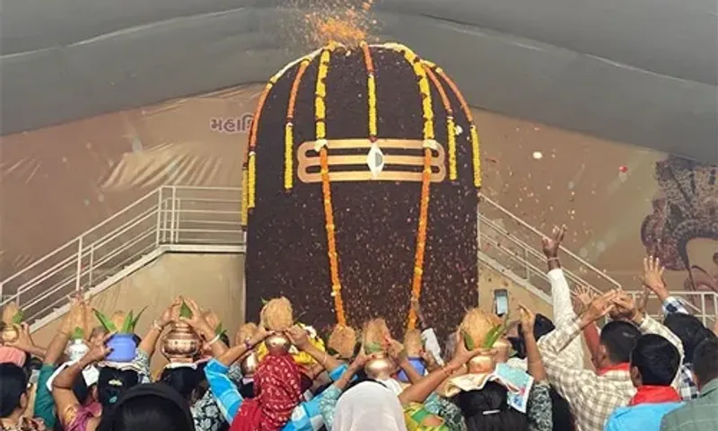 Maha Shivratri: 15.25 ft high Rudraksha Shivling set up at Nani Dhamdod village in Surat