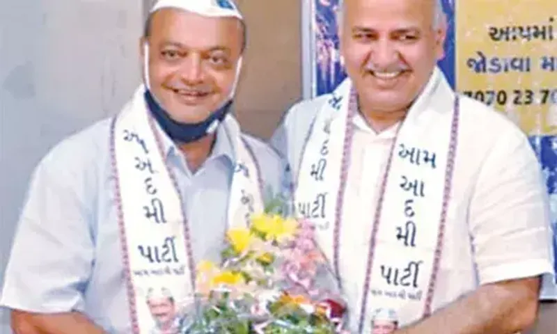Diamond businessman Mahesh Savani quits Aam Aadmi Party