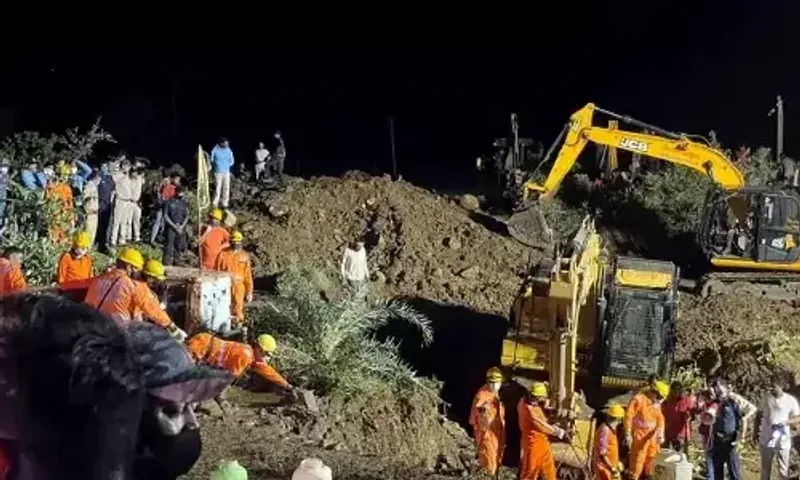 PMO announces Rs 5 lakh ex gratia for kin of people killed in Mumbai mishaps