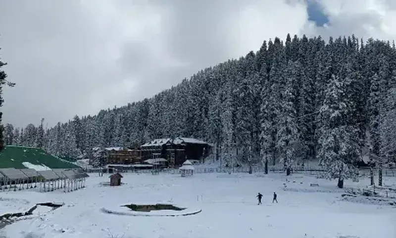 The Kashmir Valley welcomes a record number of visitors, with Gulmarg Ski Resort for holidays