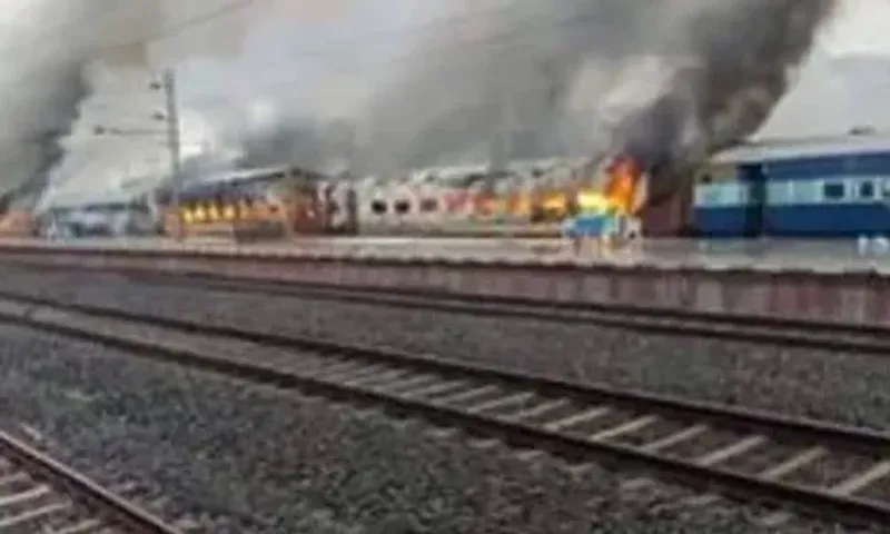 Tensions escalate in 3 states on day 3 of Agnipath protests, trains set on fire