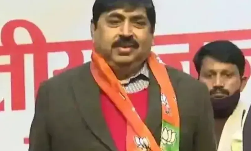 After daughter-in-law, Samajwadi Party supremo Mulayam Singh Yadav's brother-in-law joins BJP
