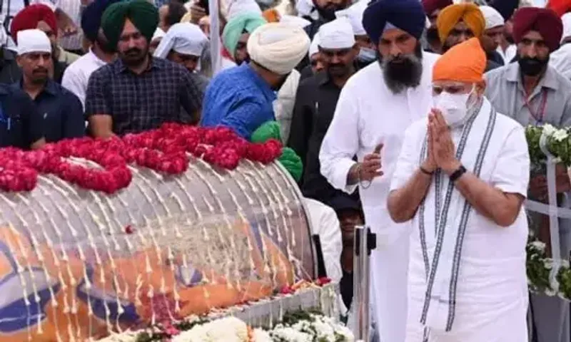PM Modi pays his last respects to Former Punjab CM Prakash Singh Badal