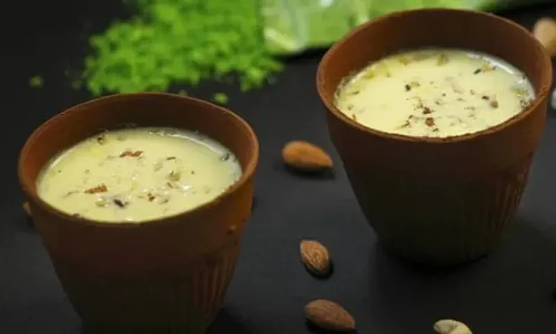 Holi 2022 special: 5 Delicious desi desserts you can make with a glass of Thandai