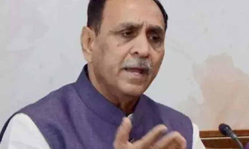 Gujarat CM, dignitaries and followers condoled the demise of Sant Hariprasad Swamiji