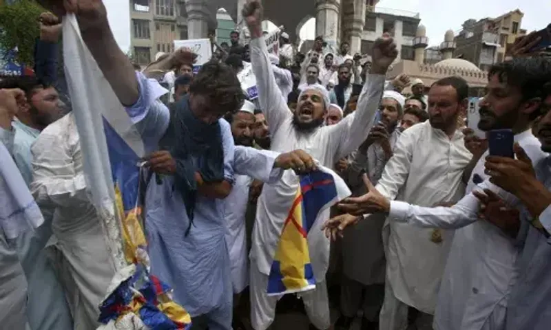 Pakistan: Anti-Sweden rallies held to denounce burning of Quran