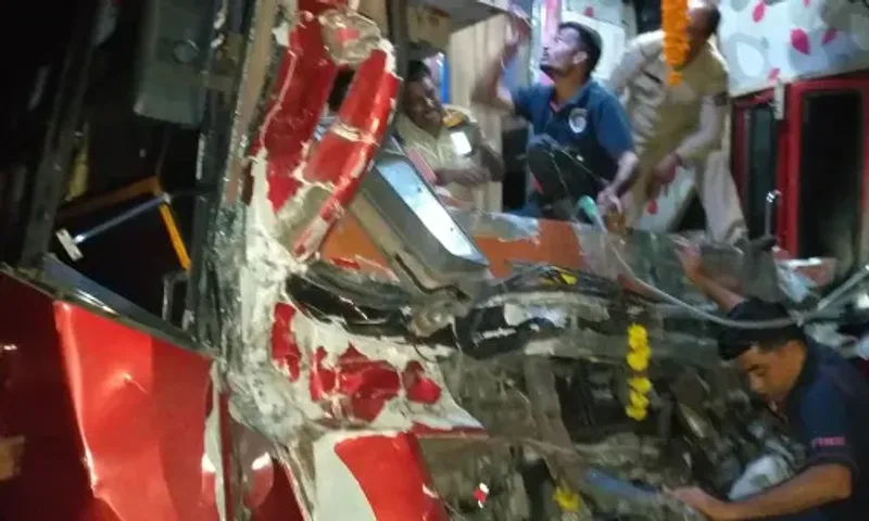 15 injured in collision between bus and container near Bhaniyara village on Vadodara Halol road