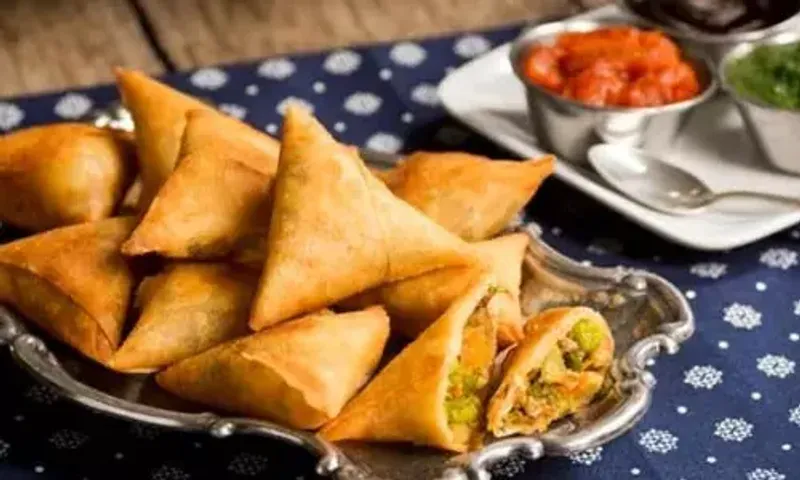 How to make old Dilli-Style chole samosa chaat