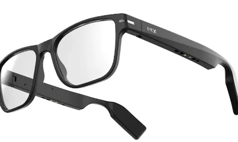 Titan Eye+ introduces the world's first smart glasses, a video camera with audio and other features