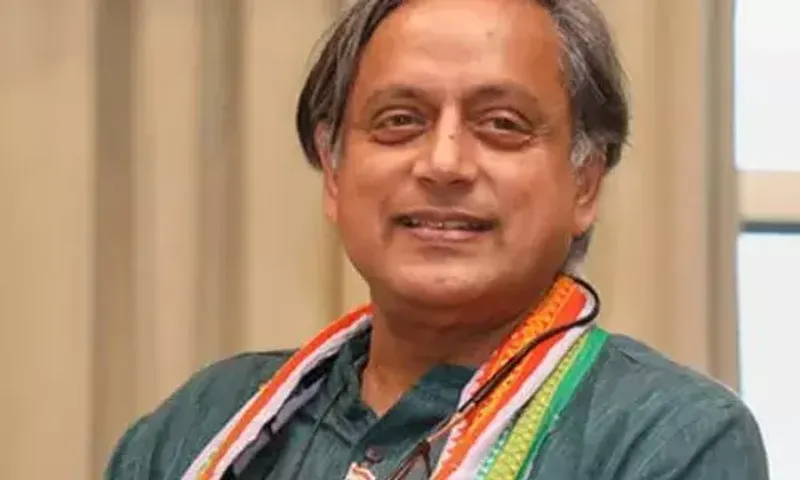 Shashi Tharoor gets Sonia Gandhi's approval to run for Congress president
