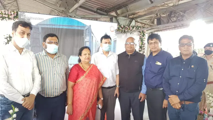 MOSR Darshana Jardosh flagged off a Textile Parcel Special train from Udhna to Danapur/Ram Dayalu Nagar