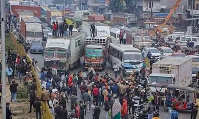 Road ministry proposes tech system for truckers to inform about accidents