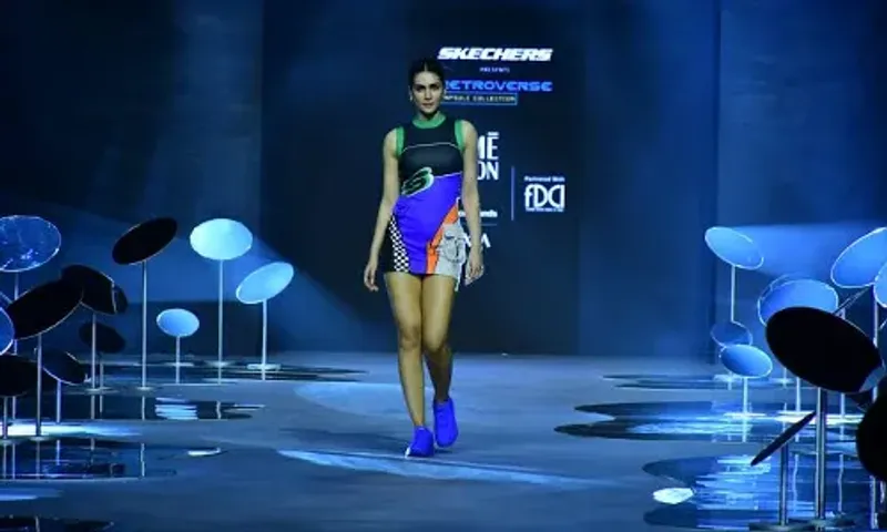 Kriti Sanon's 'stress-free' ramp walk sans heels on Lakme Fashion Week Day 3