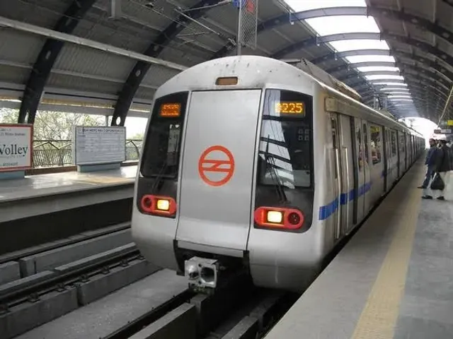 Delhi Police Chief seeks early metro services to facilitate security personnel