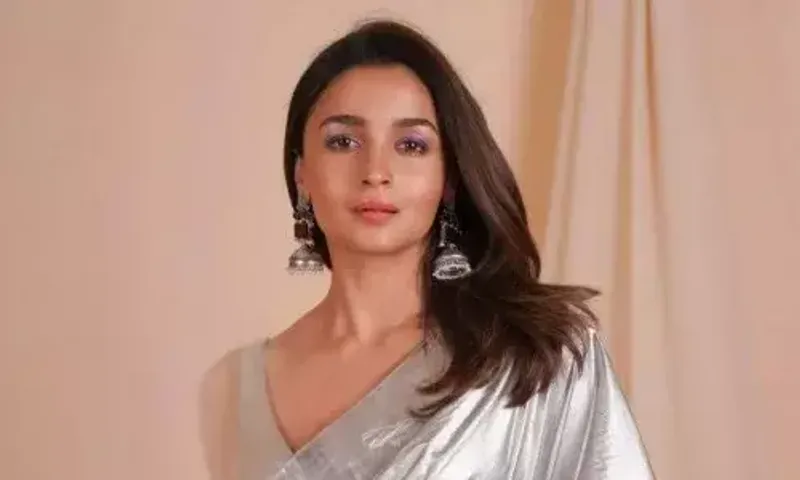Mumbai Police contact Alia Bhatt after she complains of privacy invasion by paparazzi