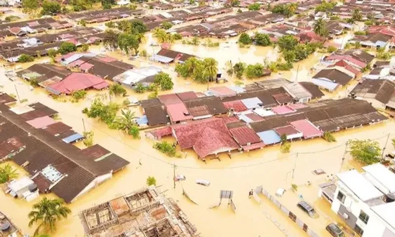 Death toll in Malaysian floods has risen to 33, with over 62,000 people evacuated