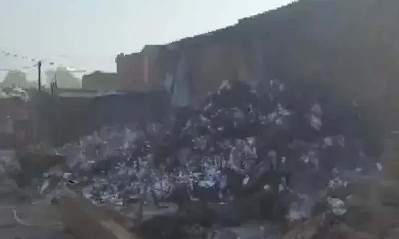 7 Dead after major fire breaks out in Shanties of Delhi's Gokulpuri