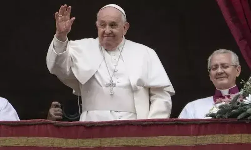 Pope Francis calls for peace in warring nations, denounces weapons industry in Christmas Day message