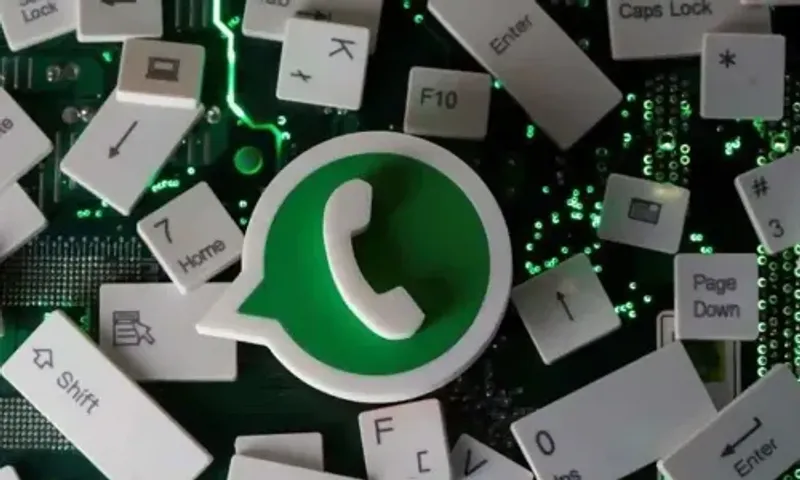 WhatsApp testing new in-app camera UI and other features