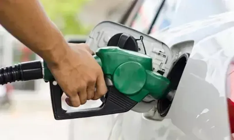 Petrol, diesel prices hiked nearly a rupee, total increase now stands at Rs 5.60