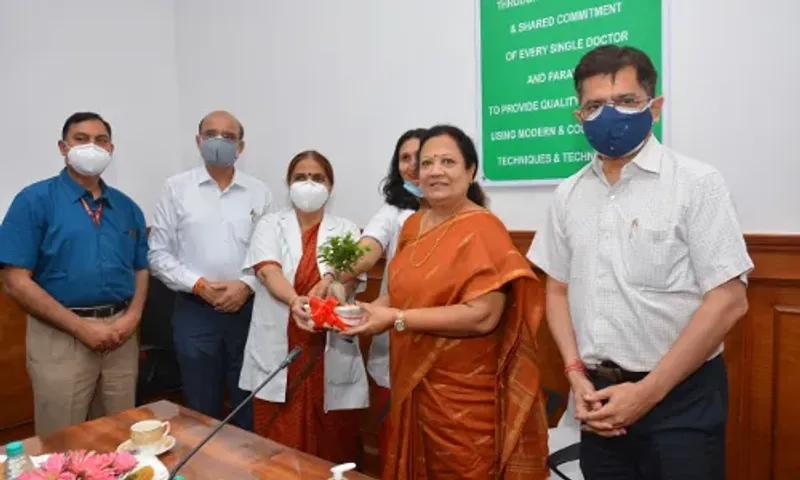 MoSR Visits Northern Railway Central Hospital and reviews Preparedness for Covid Treatment