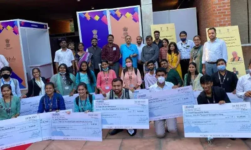 Parul University's 18 Teams of Innovators receiving cumulative grant of Rs. 11,18,070