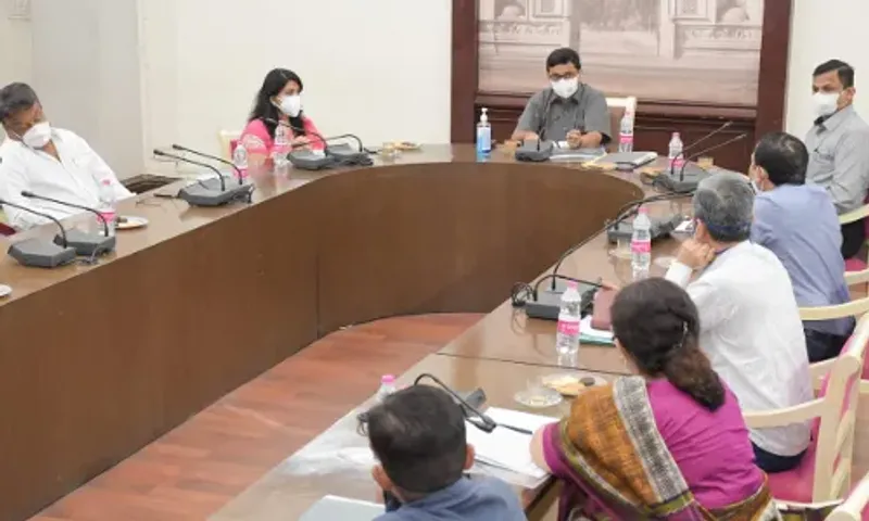 Additional Chief Secretary of State Health Department reviewed the four levels of preparations made to meet the possible third wave of Covid