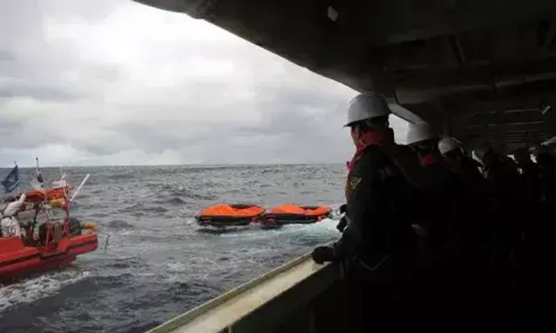 Ship sinks between S. Korea and Japan; 9 remain unconscious