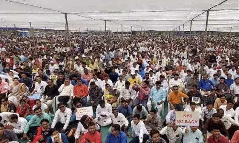 Gujarat government employees hit the streets, but BJP unruffled