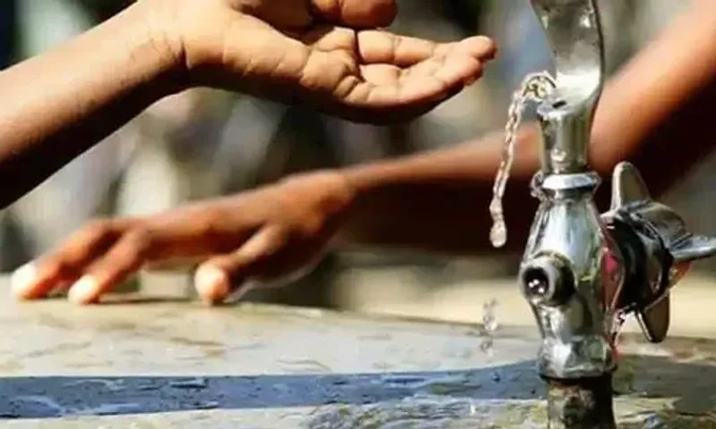 Gujarat used 10% of its stored water in the last month