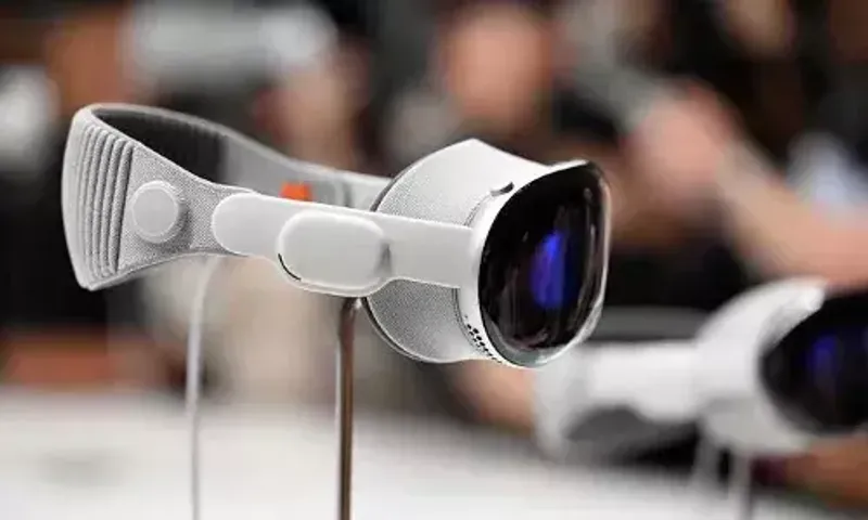 Apple, Vision Pro AR headset at three times Meta's priciest device