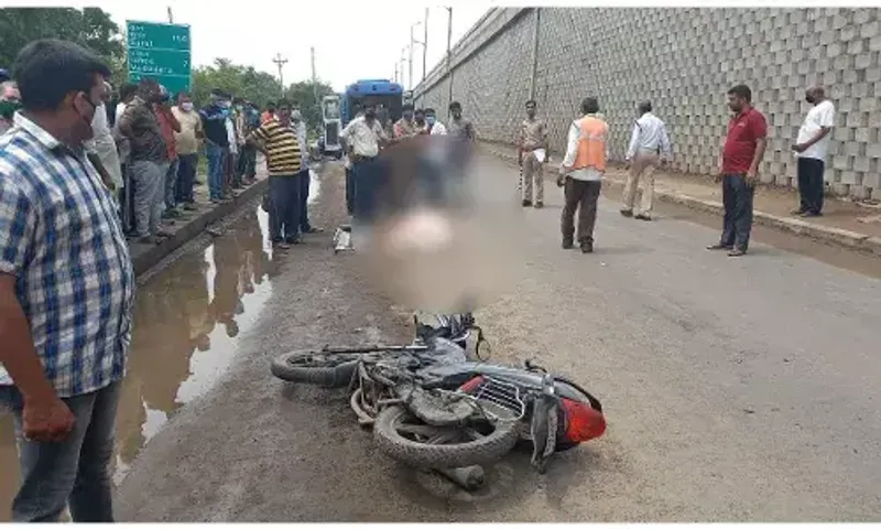 Vadodara police ASI died in a road accident near Ranoli bridge
