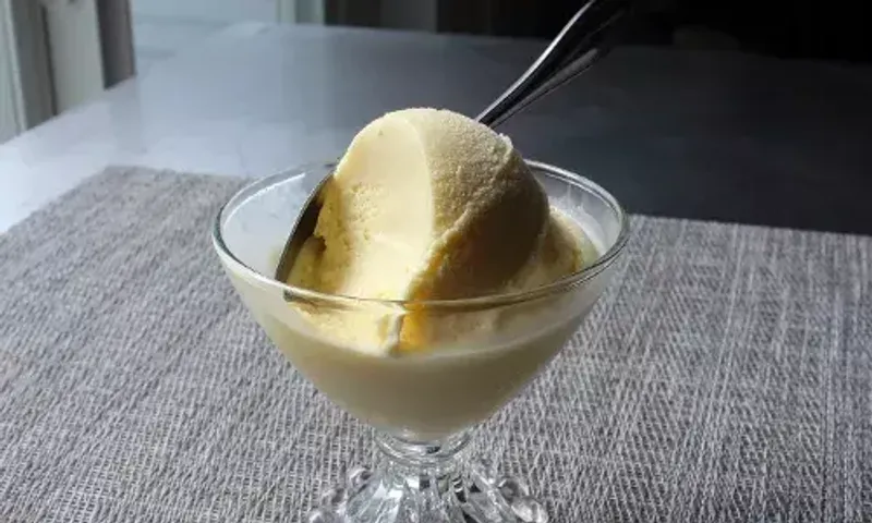 How to make homemade creamy vanilla custard ice cream