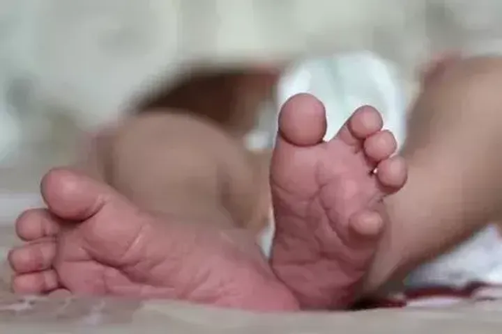 New born found abandoned near chhani canal road in Vadodara