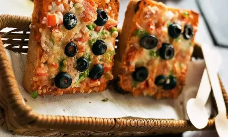Sooji Pizza Recipe: It will be an instant hit among kids as well as adults