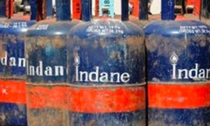 Prices of LPG cylinders hit hard on December 1, 2021, when gas prices increased by Rs 100