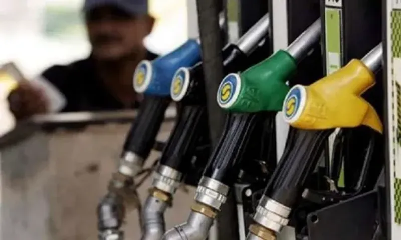 Petrol, Diesel price hiked again by 80 Paise, Costlier by Rs 8 per litre in 13 days