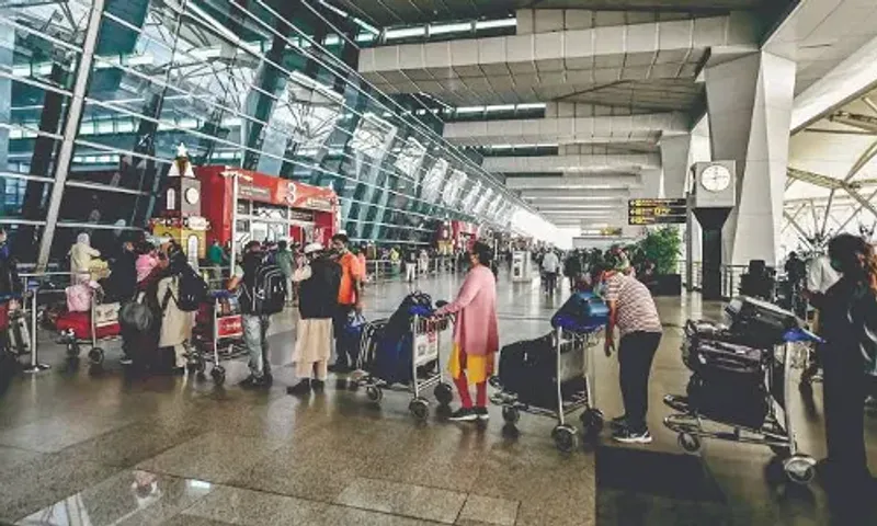 Decongestion at airports: Govt to introduce 3D baggage scanners soon