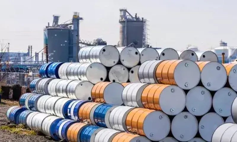 Russia boosts oil and gas output