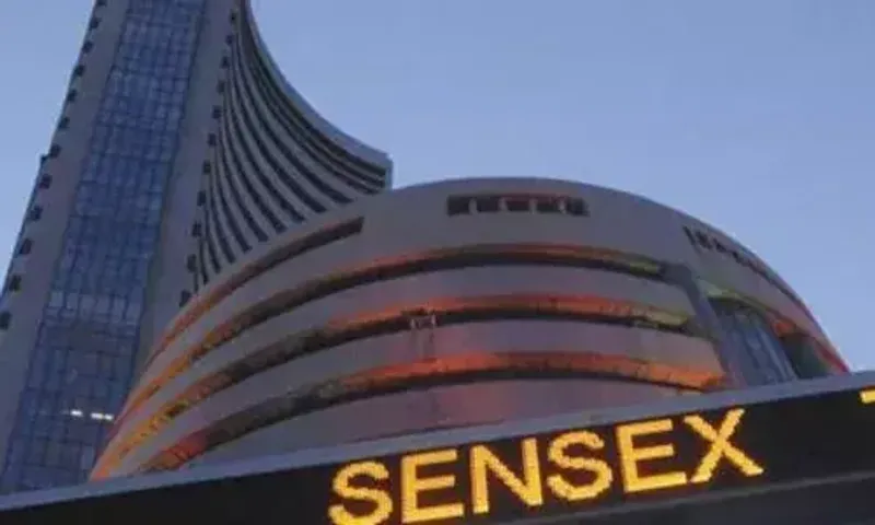Sensex heads to 59,000 as FM Sitharaman presents Budget 2022