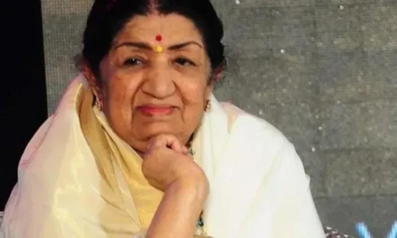 Lata Mangeshkar continues to be in ICU, Doctors say they are trying their best for her recovery