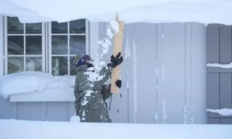 US winter storm: Death toll rises to 34 as deep freeze paralyses Buffalo area in New York