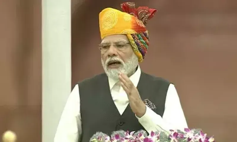 PM Narendra Modi wears multicoloured Bandhani print turban on Independence Day