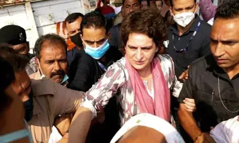Uttar Pradesh police detains Priyanka Gandhi, stops her from visiting Agra