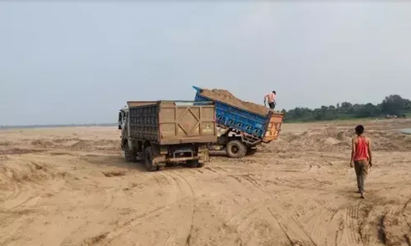 Minerals team stops unauthorized mining of sand in Kothia village of Karjan taluka