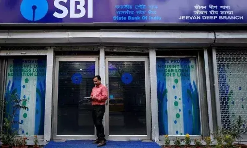 SBI stops handling transactions with sanctioned Russian entities: Report