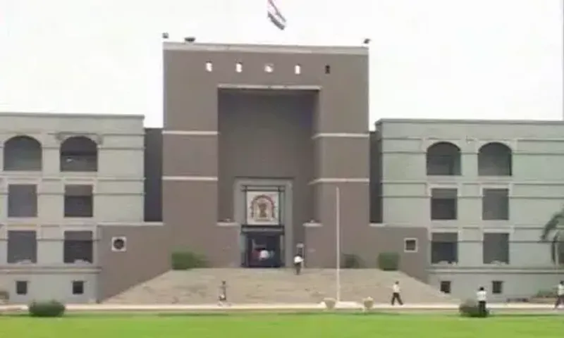 Gujarat HC quashes CIC order asking state varsity to give info on Modi's degree