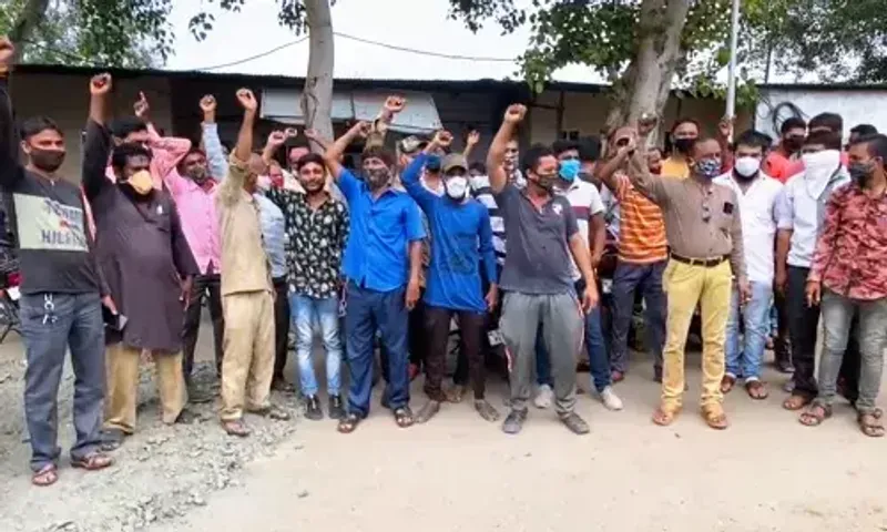 Contract driver of Vadodara Mahanagar Seva Sadan's vehicle pool went on strike alleging for not getting adequate pay