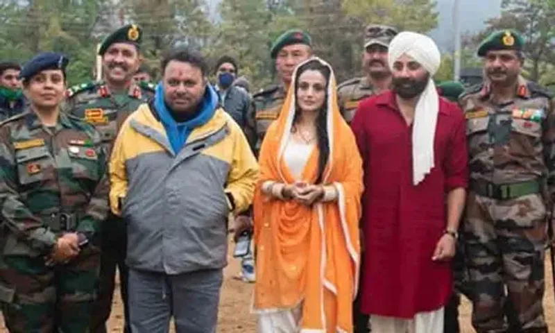 Sunny Deol, Ameesha Patel complete second installment of 'Gadar 2'