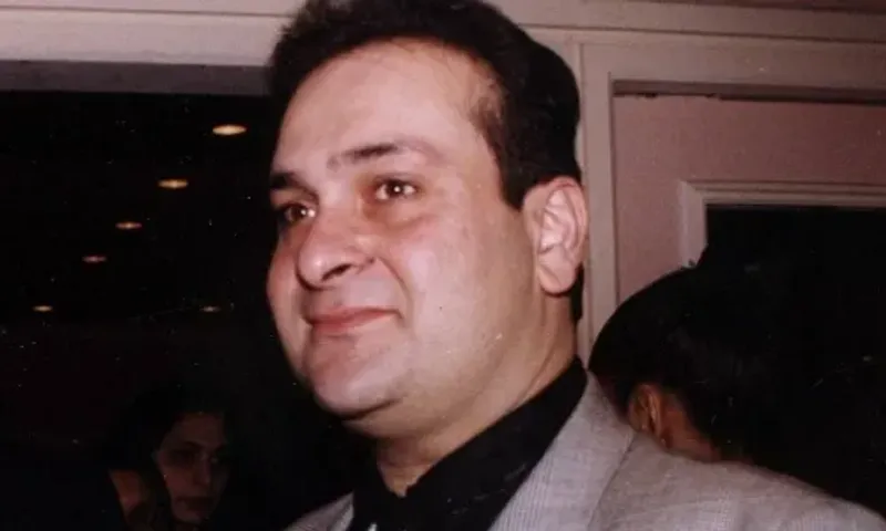 On the first anniversary of Rajiv Kapoor's death, Karisma Kapoor, Kareena Kapoor, and Armaan Jain pay tribute